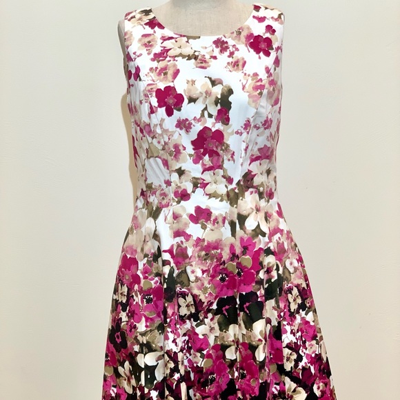 🌺White House Black Market Floral Fit & Flare - Picture 4 of 13